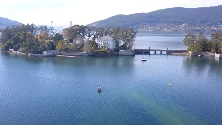 Isla de San Simón en la ría de Vigo